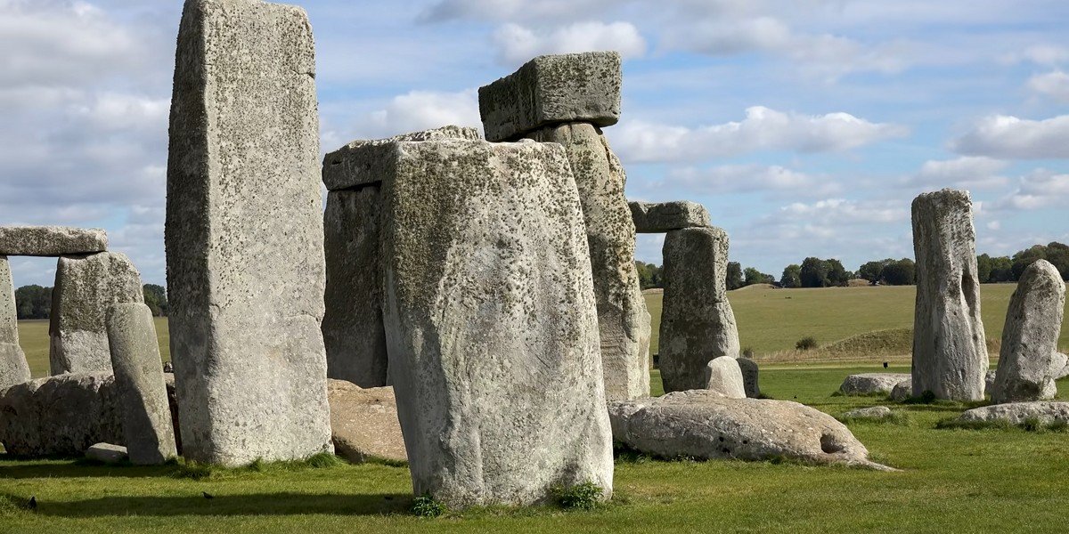 Day Tour to Stonehenge, Windsor Castle and Bath with Lunch in Pub