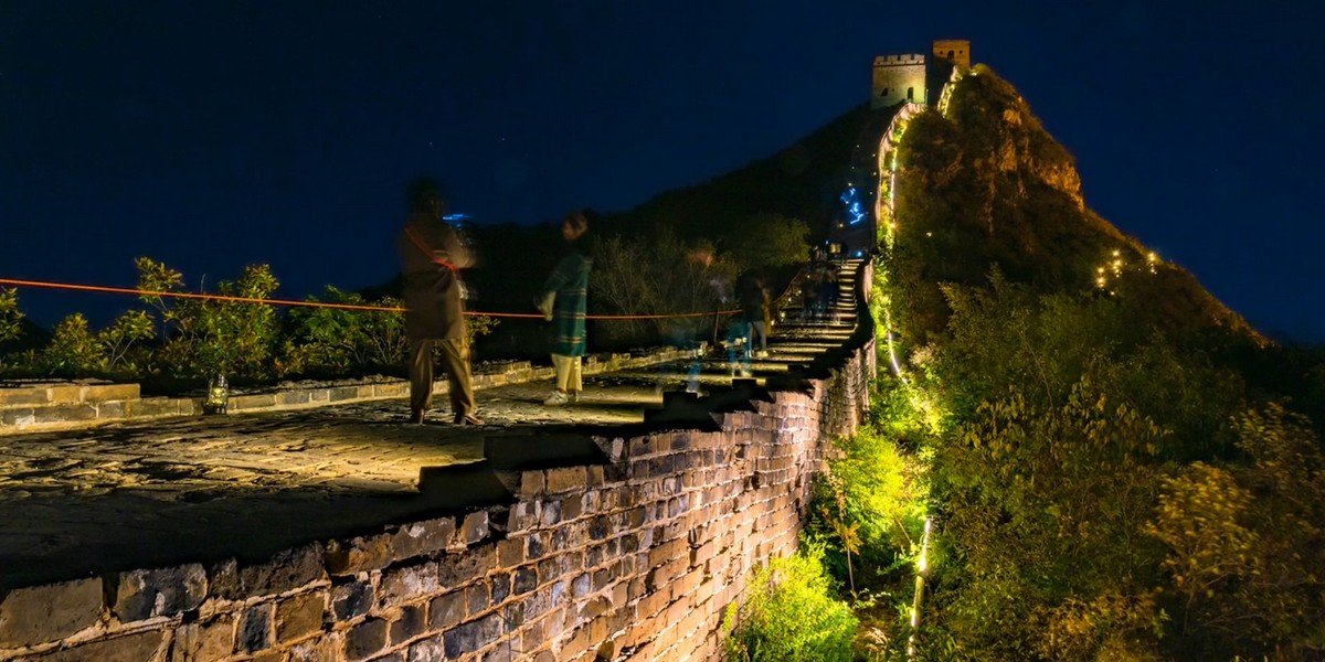 Gubei Water Town and Simatai Wall in the Evening Lights, photo 2