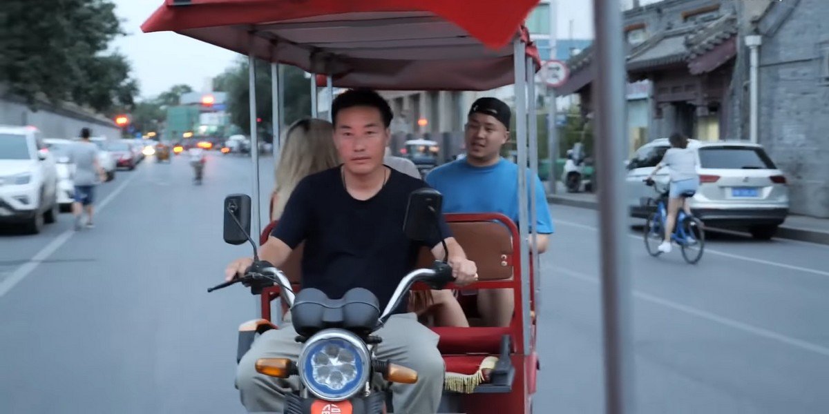 Hutong Foodie and Beer Tuk Tuk Tour in Beijing, photo 2