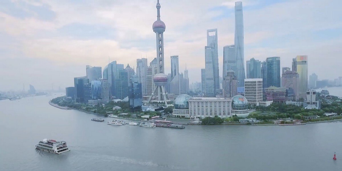 Guided Tour to the Shanghai Bund and Boat Ride or Skyscraper