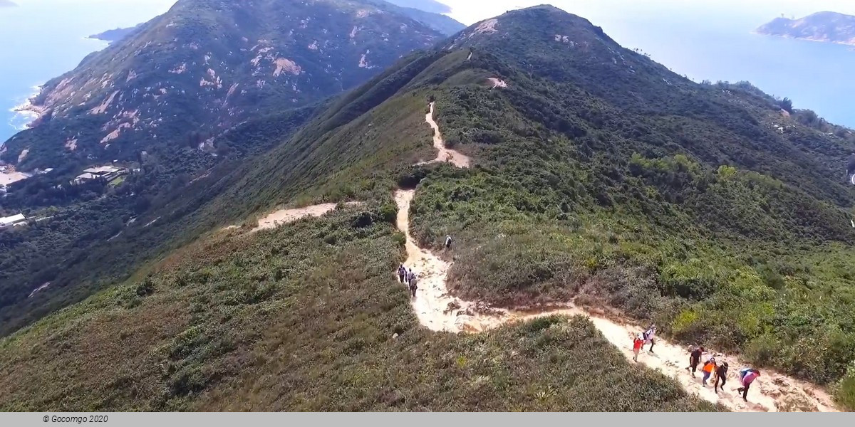 Hiking tour to the Dragon's Back mountain ridge trail with professional guide