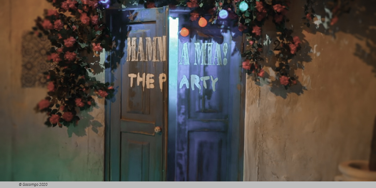 Scene 1 from the show "Mamma Mia! The Party", photo 1