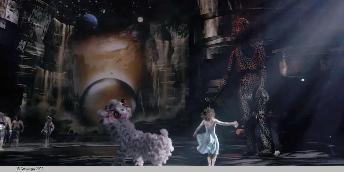 Scene 7 from the show "La Perle"