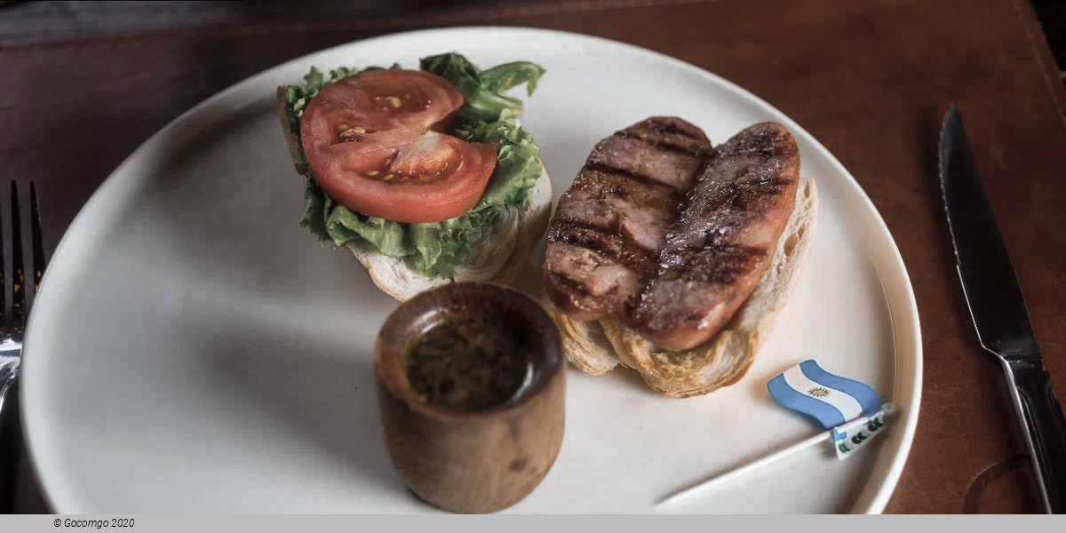 TANGO SHOW AT MICHELANGELO LEGEND